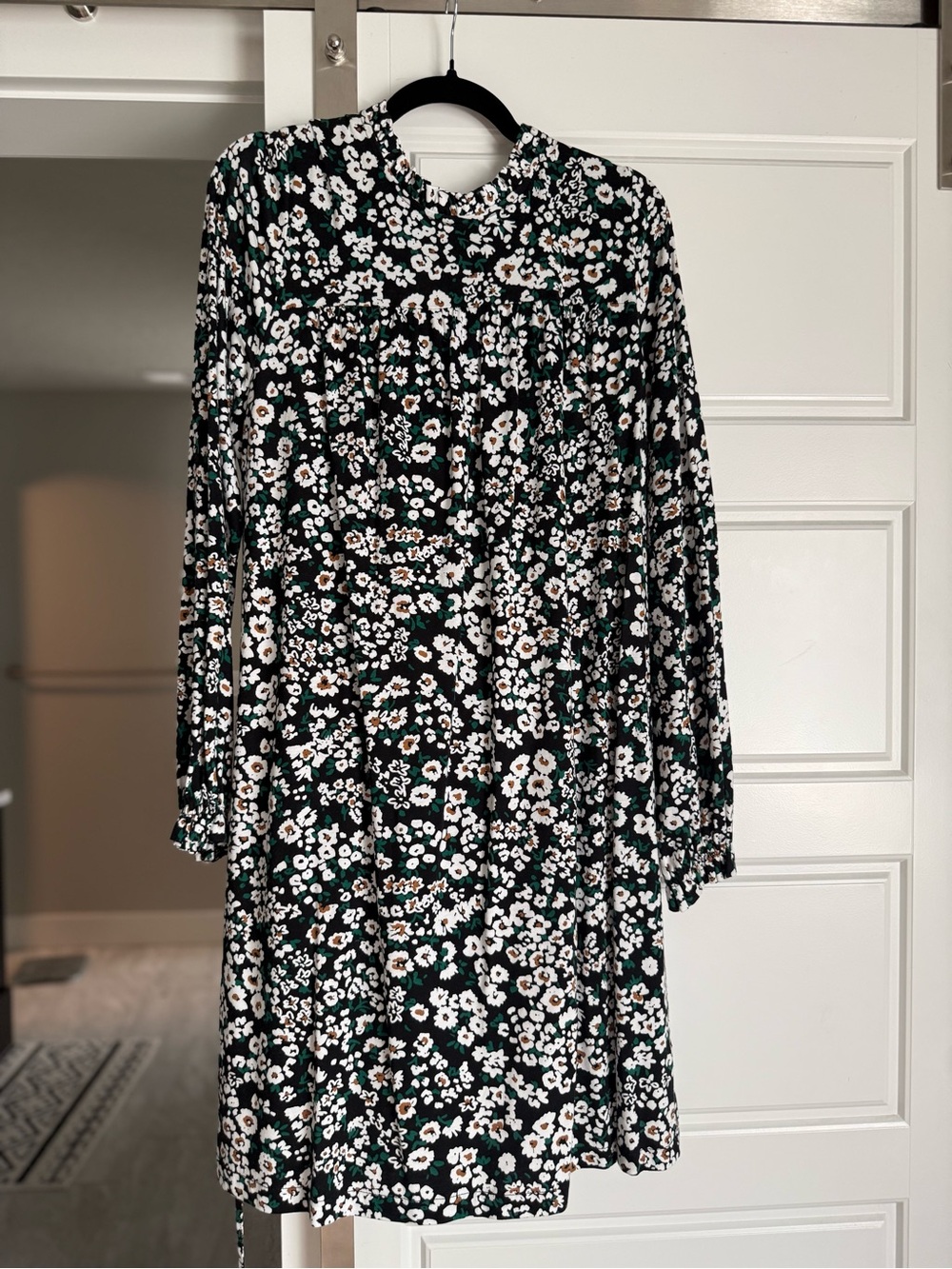 Boden Black White and Green Floral Tie-Belt Long Sleeve Dress